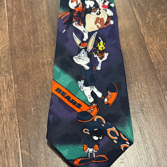Looney Tunes Characters Football Tunes 100% Chicago Bears Tie - Picture 2 of 6